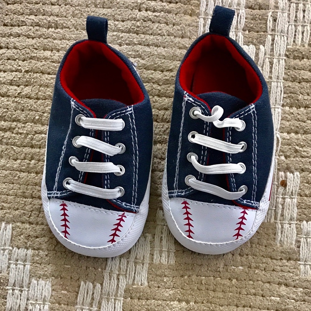 Vitamins baby baseball shoes NWOT
